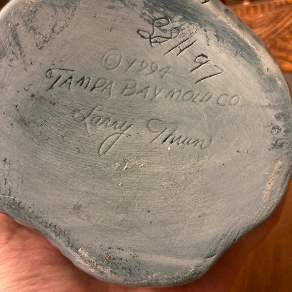 Vintage Snowy Blue Cabin in Winter - Sparkles! - 1994 Tampa Bay Mold - Picture 4 of 8